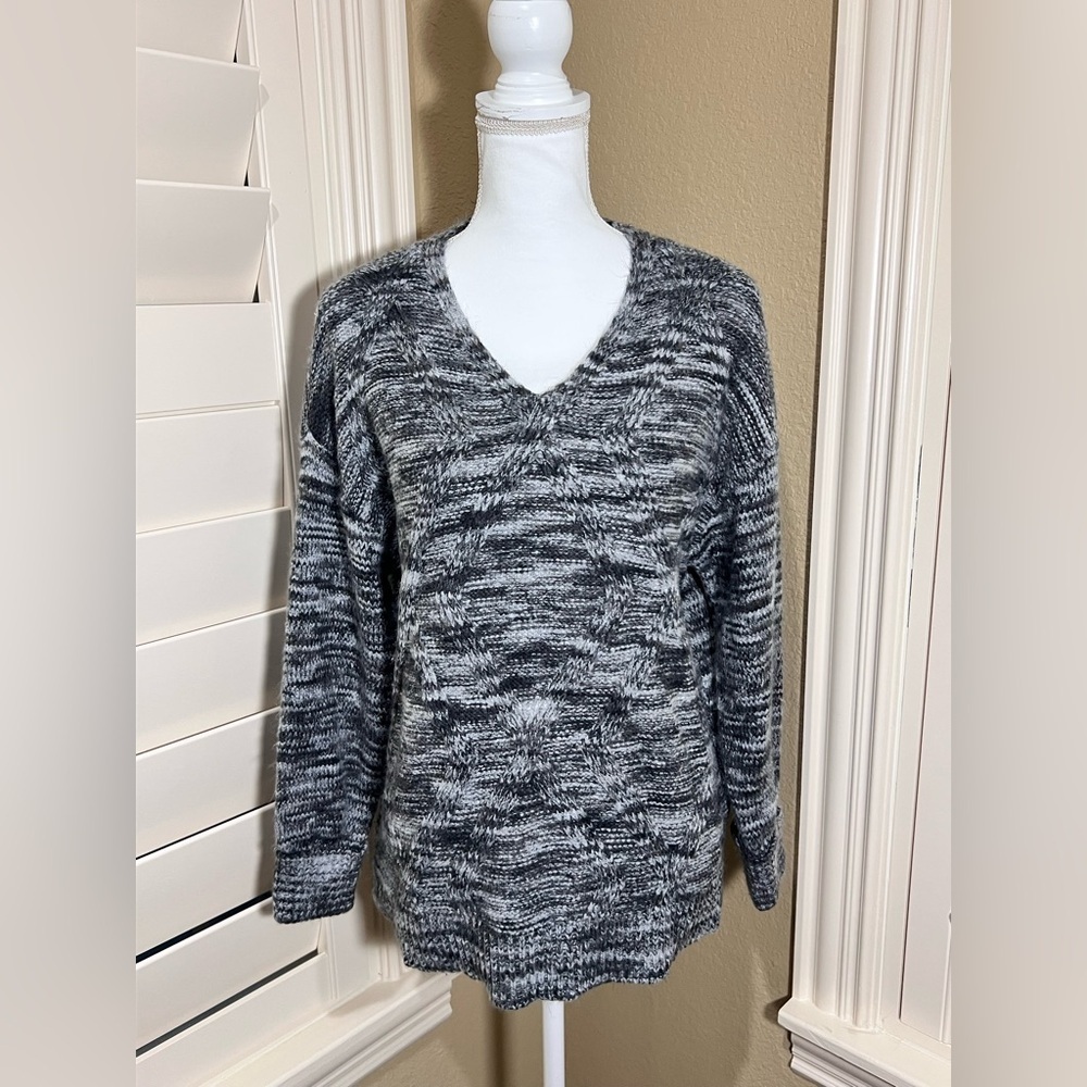 A.n.a Women’s V-Neck Sweater